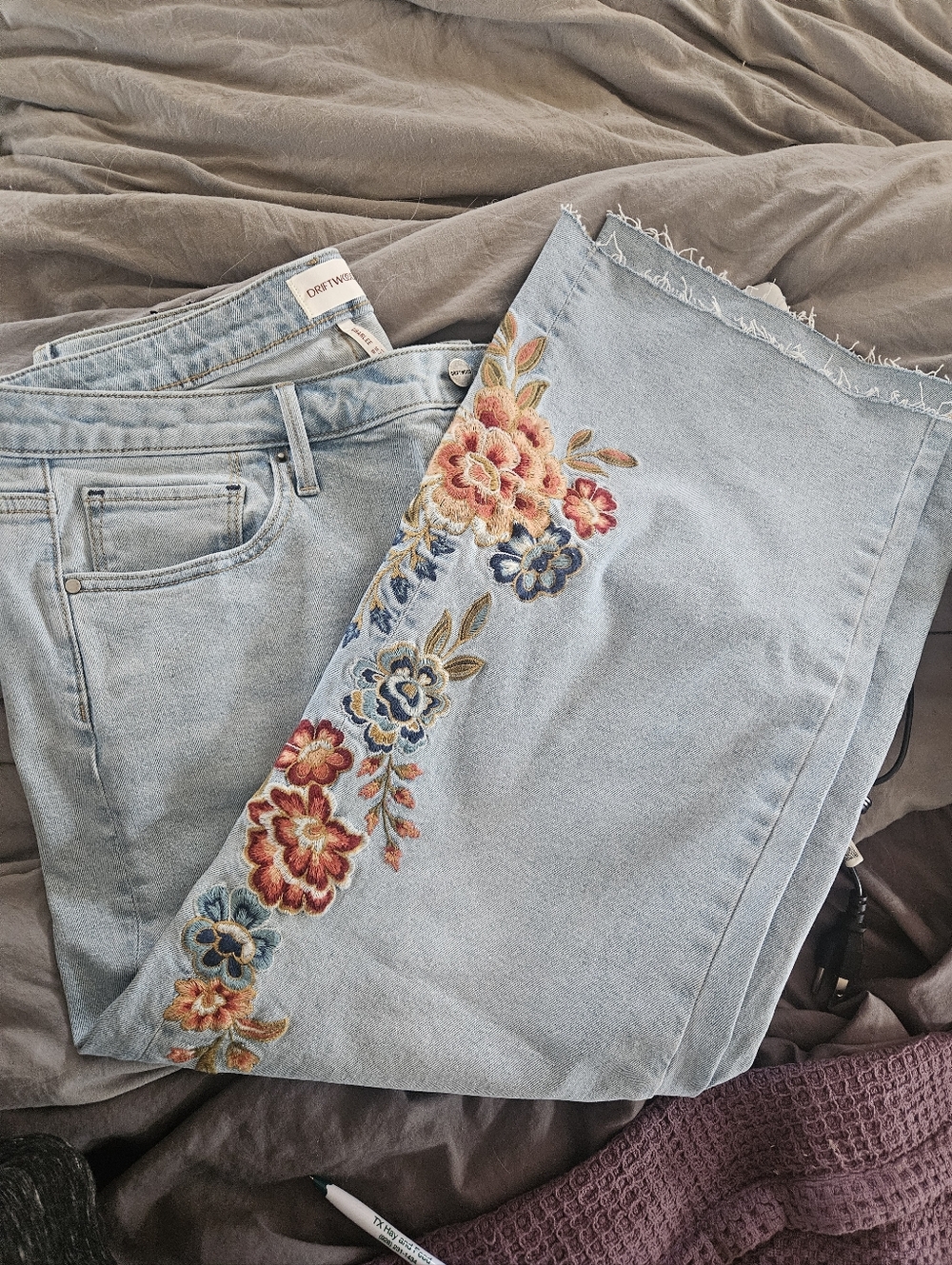 Driftwood Light Wash Denim Jeans - Light Blue - Picture 4 of 7